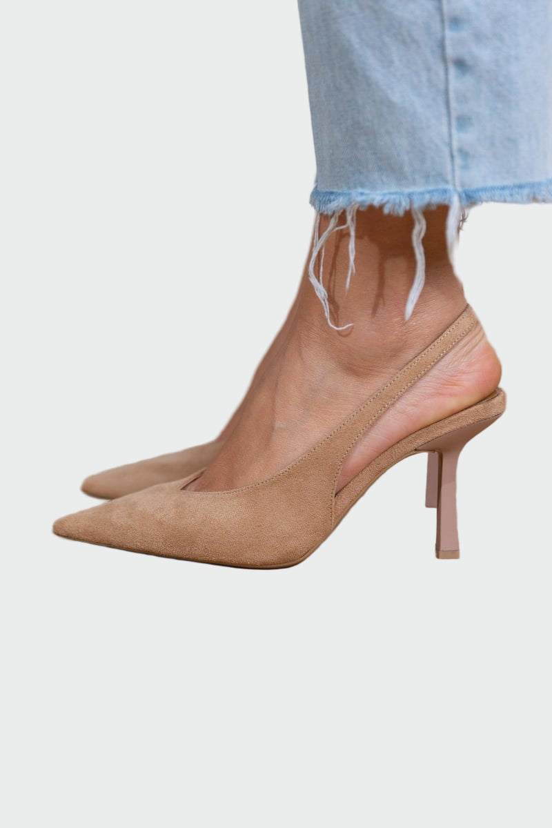 Aizmugures siksniņa ar papēžiem